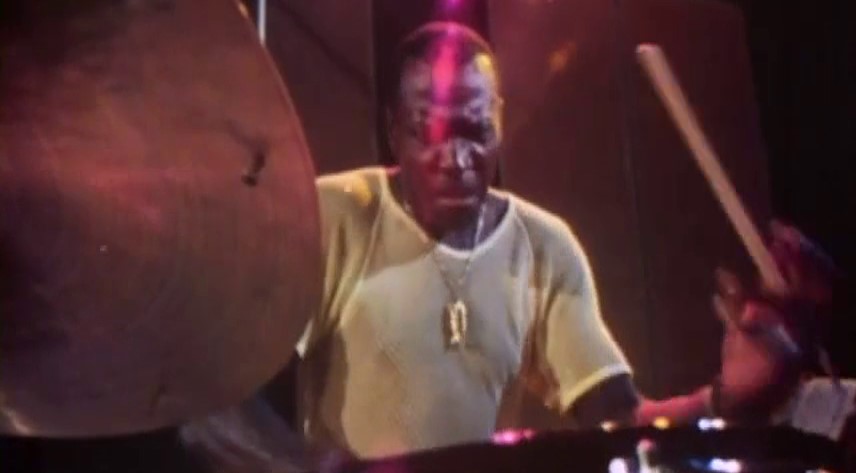 different drummer elvin jones        
        <figure class=